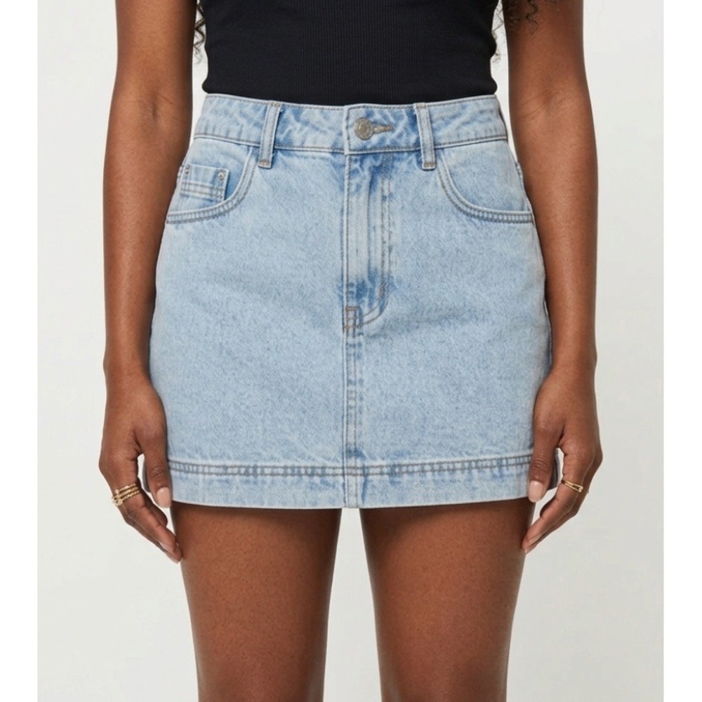 Princess‎ Polly Women's Light Wash Lower Impact Gazelle Denim Skorts Size 2 NWT
